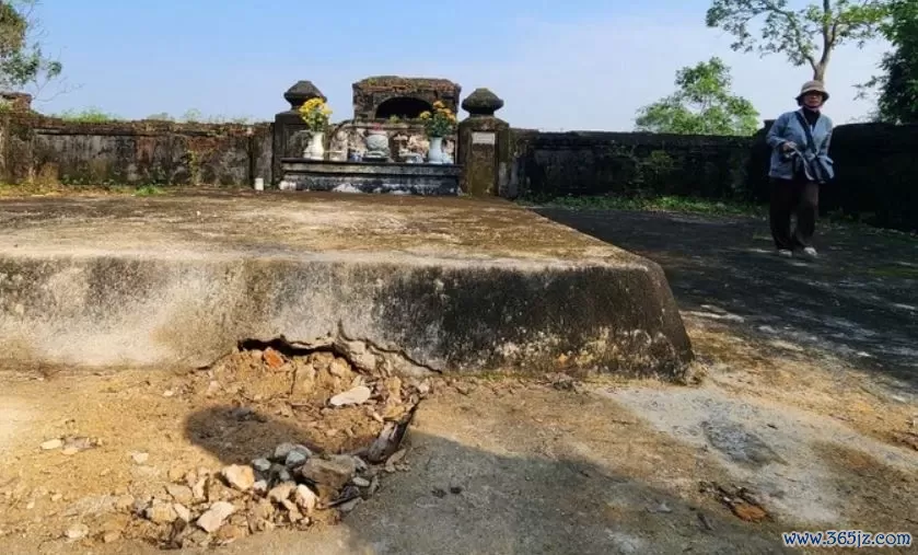 Trom mo Nguyen Phuc Khoat anh 1