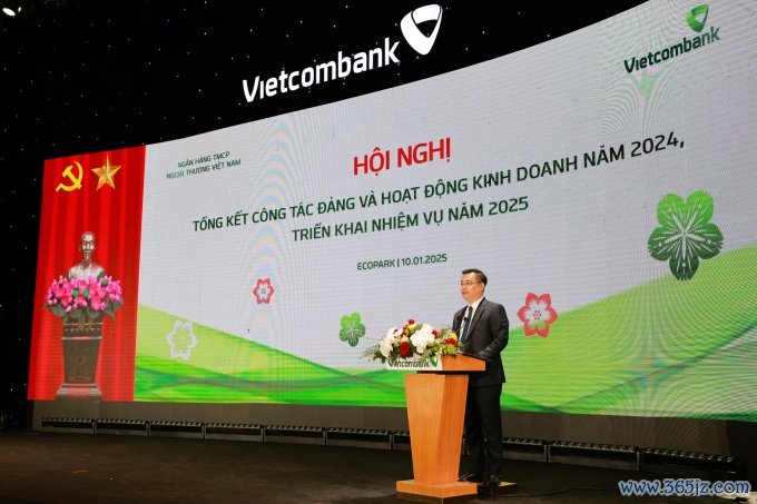 Ông Nguyễn Thanh Tùng - Ủy viên BCH Đảng bộ Khối DNTW， Bí thư Đảng ủy， Chủ tịch HĐQT Vietcombank phát biểu khai mạc Hội nghị